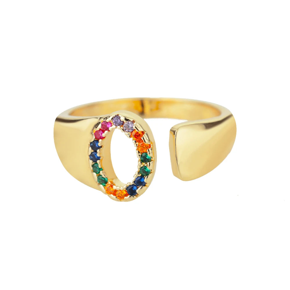 Anillos de letras con circonita arcoíris