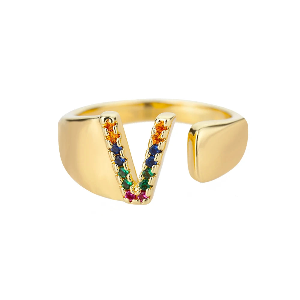 Anillos de letras con circonita arcoíris