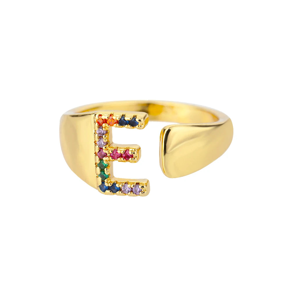 Anillos de letras con circonita arcoíris