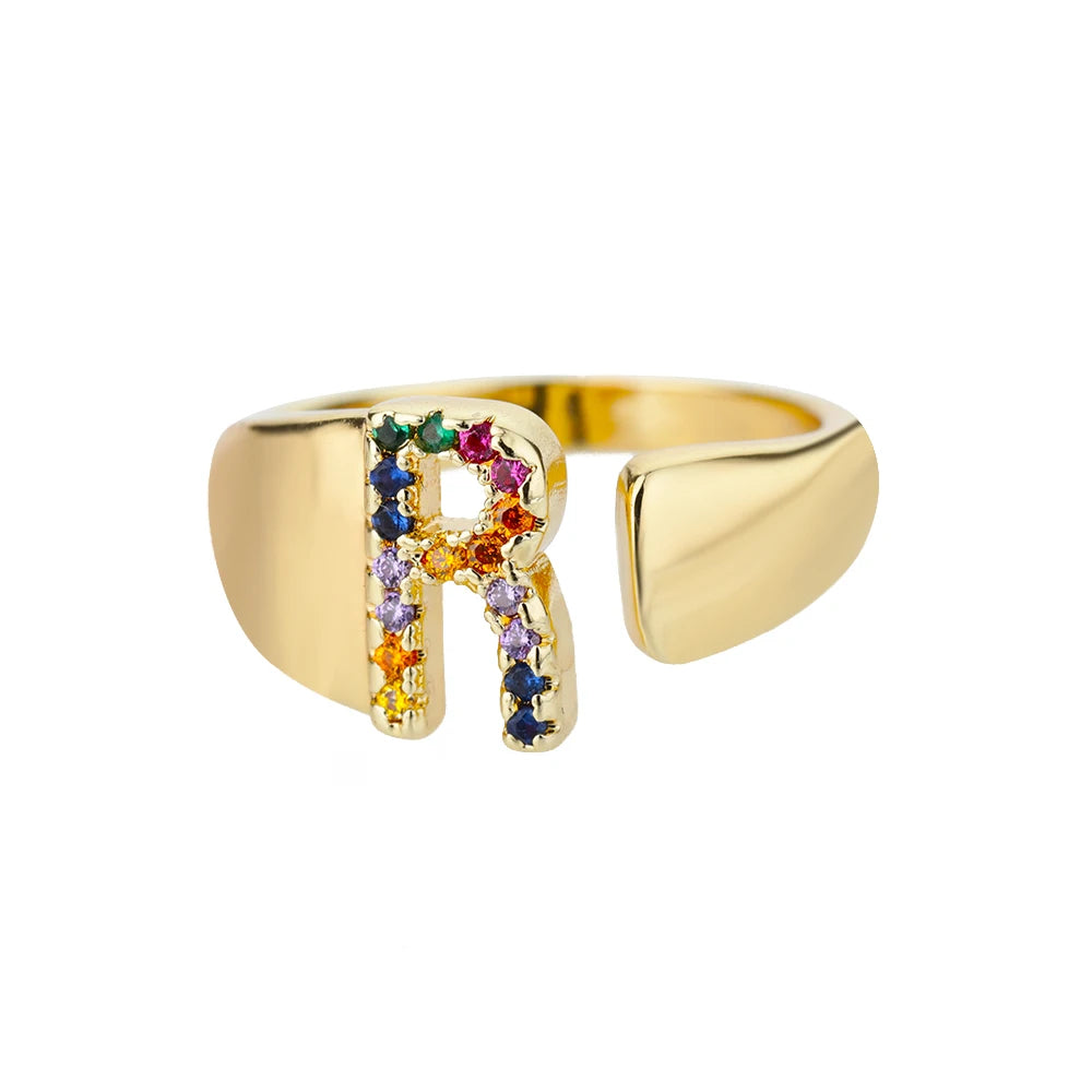 Anillos de letras con circonita arcoíris