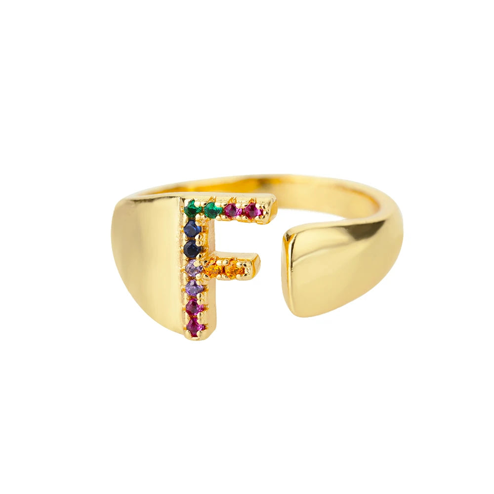 Anillos de letras con circonita arcoíris