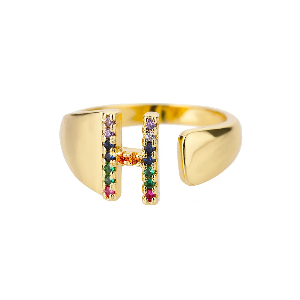 Anillos de letras con circonita arcoíris