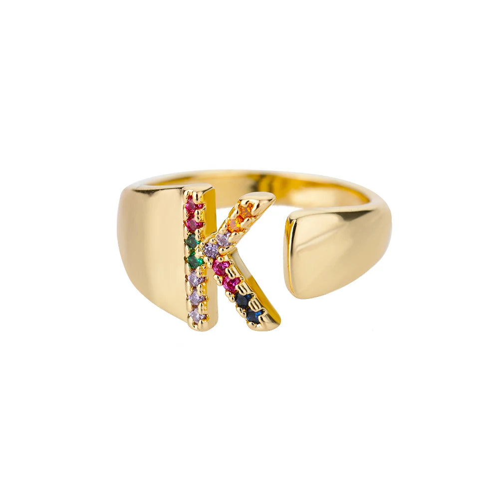 Anillos de letras con circonita arcoíris