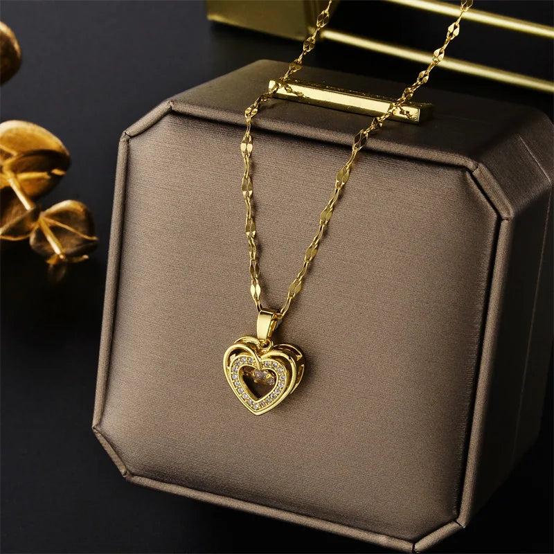 Lindo collar con colgante de corazón